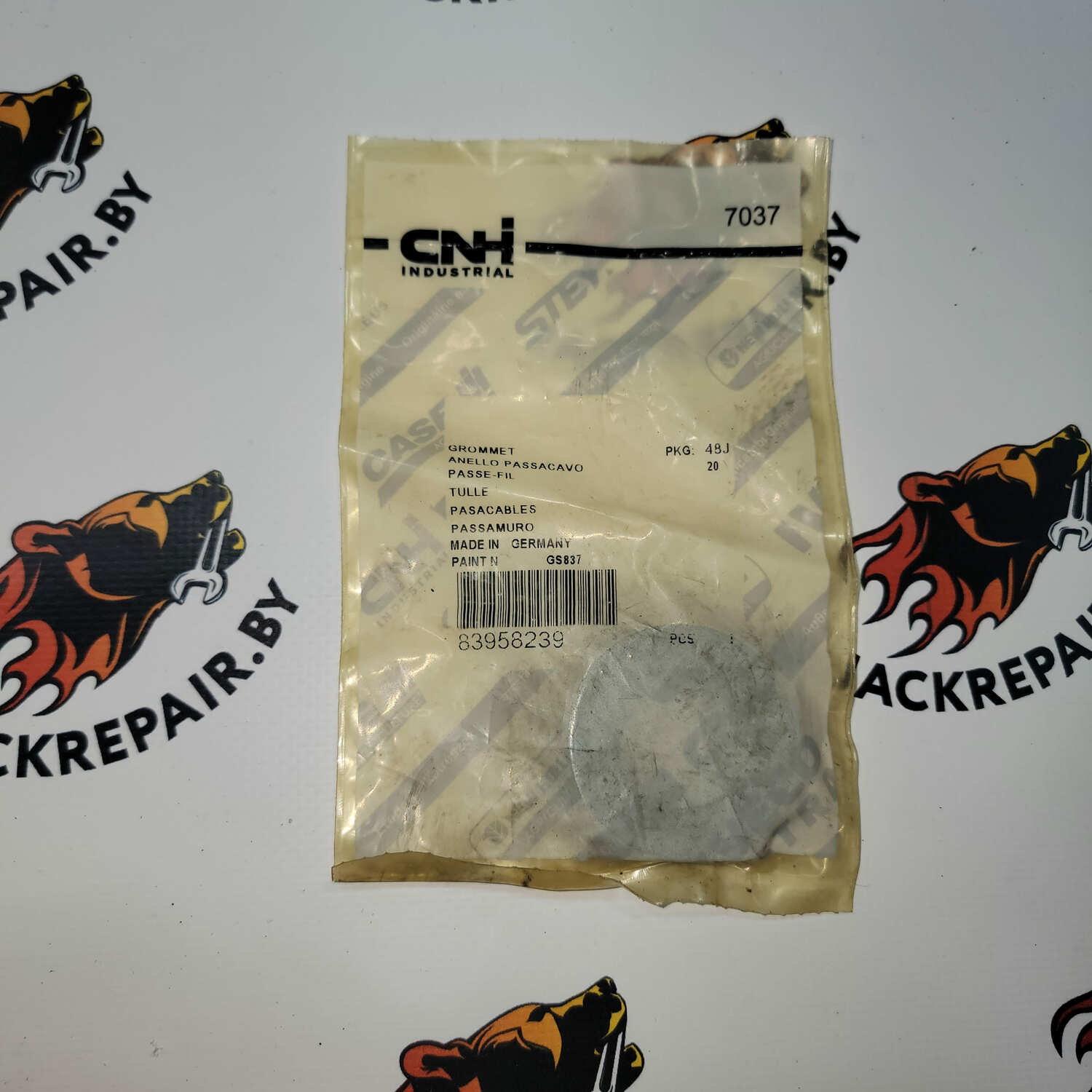 Втулка горловины крышки уплотнительная CNH 83958239 Втулка горловины крышки уплотнительная CNH 83958239